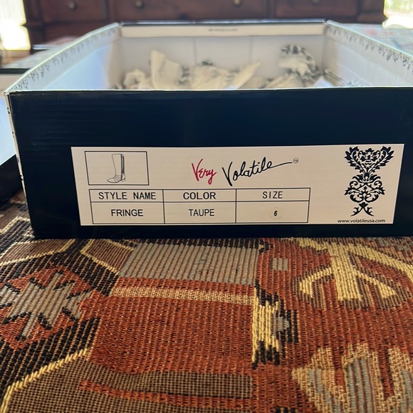 Fringe Taupe below the knee leather boots - Picture 9 of 9